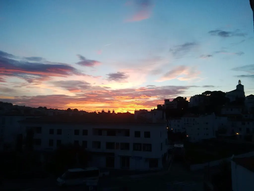 **  Hotel Nou Estrelles Cadaqués Španělsko