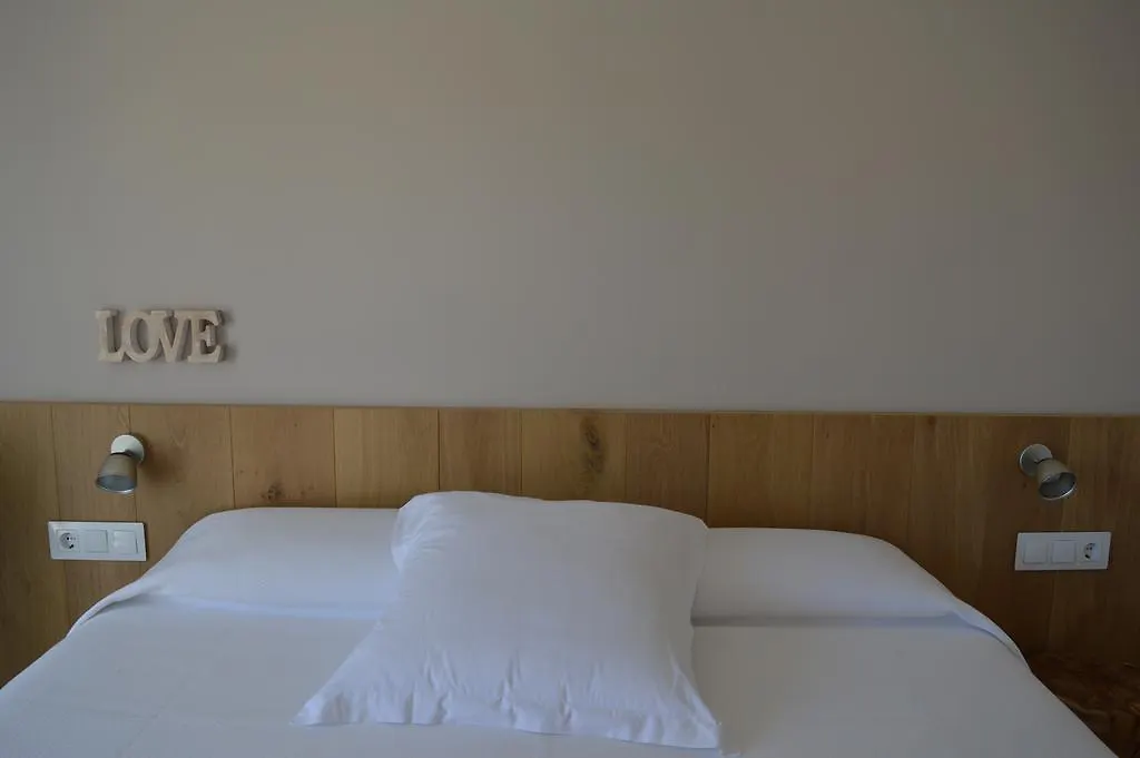 Hotel Nou Estrelles Cadaqués 2*,