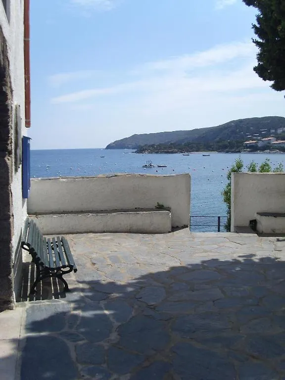 Hotel Nou Estrelles Cadaqués 2*,