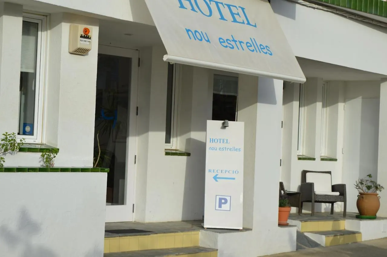 Hotel Nou Estrelles 카다케스 2*,