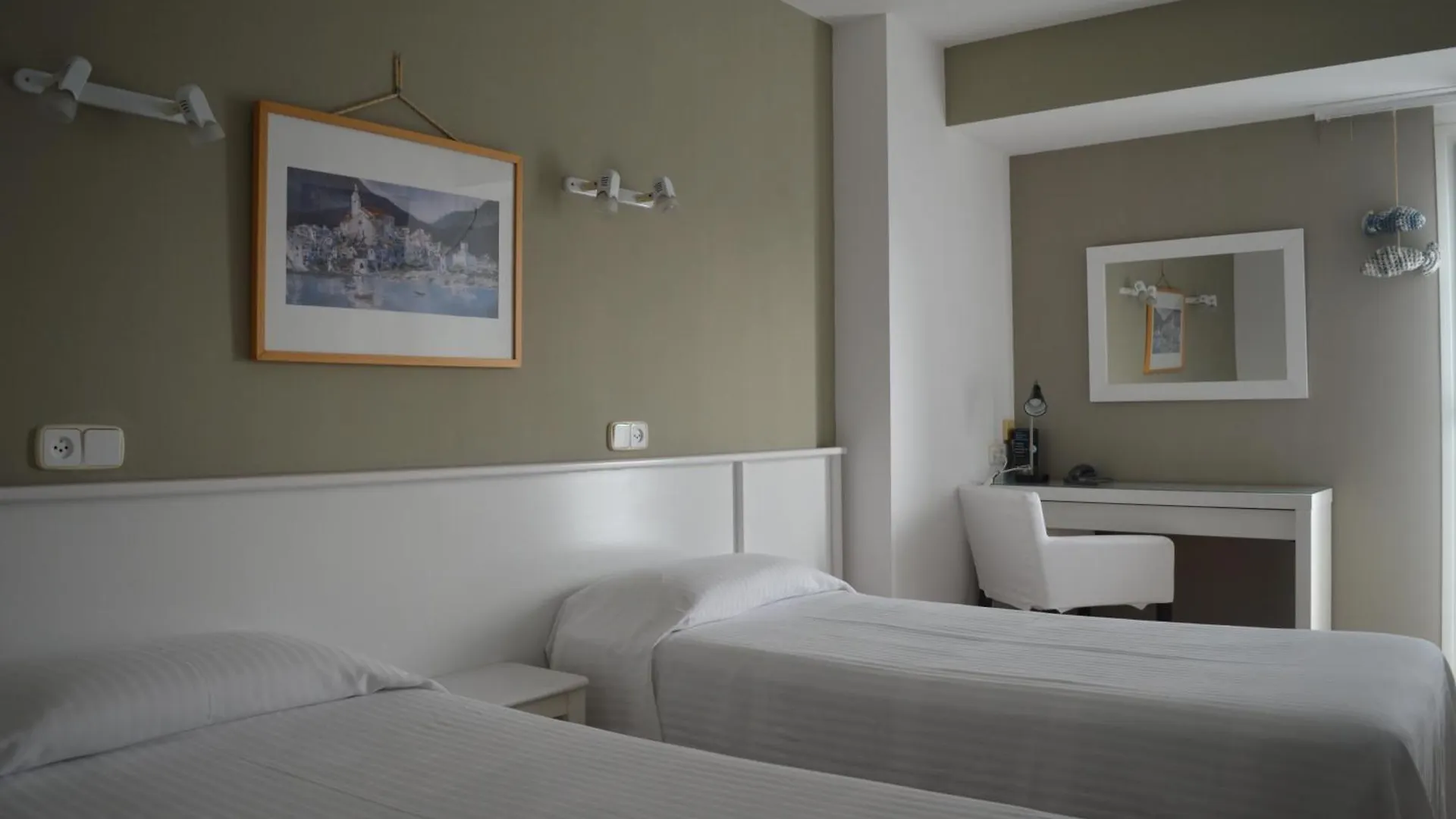 **  Hotel Nou Estrelles Cadaqués Španělsko