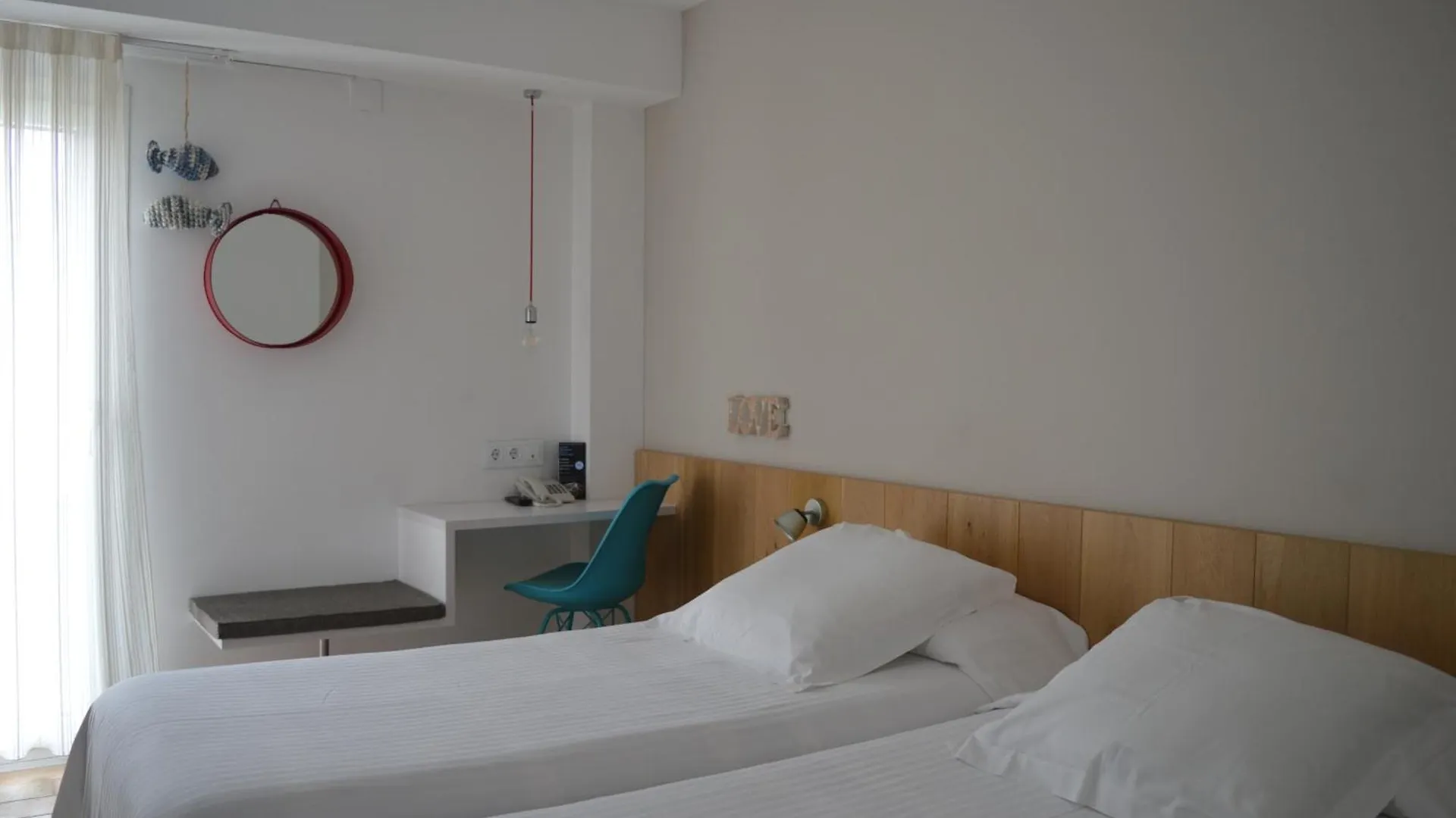 Hotel Nou Estrelles Cadaqués 2*,