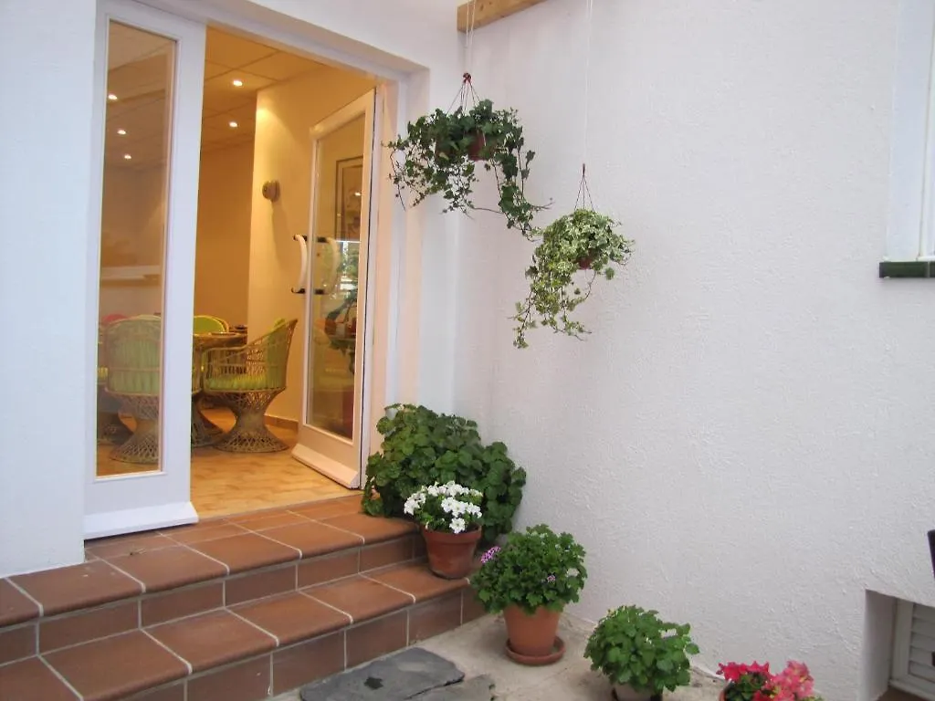 **  Hotel Nou Estrelles Cadaqués Španělsko